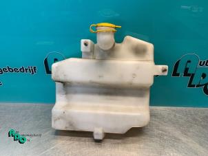 Używane Zbiornik spryskiwacza przód Opel Agila (A) 1.0 12V Twin Port Cena € 15,00 Procedura marży oferowane przez Autodemontagebedrijf Otte