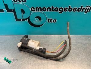 Begagnade Pump, vindrutespolare Citroen C4 Grand Picasso (UA) 1.6 16V VTi Pris € 10,00 Marginaltabell erbjuds av Autodemontagebedrijf Otte