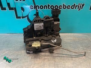 Begagnade Dörrlåsmekanism, 4-dörrars, vänster fram Opel Corsa D 1.3 CDTi 16V Ecotec Pris € 20,00 Marginaltabell erbjuds av Autodemontagebedrijf Otte