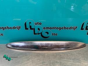 Gebruikte Handgreep Achterklep Daihatsu Sirion/Storia (M1) 1.3 16V DVVT Prijs € 20,00 Margeregeling aangeboden door Autodemontagebedrijf Otte