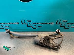 Używane Silnik i mechanizm wycieraczki Dacia Sandero I (BS) 1.2 16V Cena € 25,00 Procedura marży oferowane przez Autodemontagebedrijf Otte