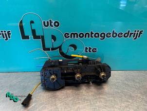 Gebruikte Kachel Bedieningspaneel Mercedes Vito (638.0) 2.3 110D Prijs € 20,00 Margeregeling aangeboden door Autodemontagebedrijf Otte