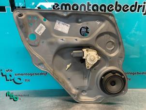 Begagnade Fönstermekanism för bakre dörr, 4-dörrars, vänster Mercedes A (W169) 1.7 A-170 5-Drs. Pris € 25,00 Marginaltabell erbjuds av Autodemontagebedrijf Otte