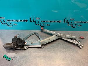 Używane Mechanizm szyby prawej przedniej wersja 2-drzwiowa Opel Astra G (F07) 2.0 16V Turbo OPC Cena € 30,00 Procedura marży oferowane przez Autodemontagebedrijf Otte