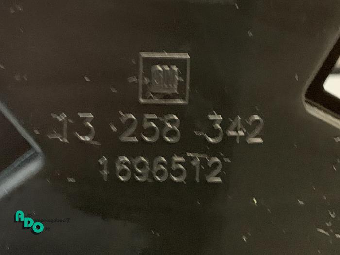 Armstöd från en Opel Astra J GTC (PD2/PF2) 1.4 Turbo 16V ecoFLEX 140 2013