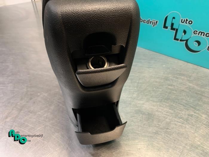 Armstöd från en Opel Astra J GTC (PD2/PF2) 1.4 Turbo 16V ecoFLEX 140 2013