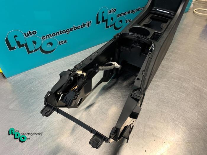 Armstöd från en Opel Astra J GTC (PD2/PF2) 1.4 Turbo 16V ecoFLEX 140 2013