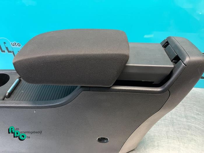 Armstöd från en Opel Astra J GTC (PD2/PF2) 1.4 Turbo 16V ecoFLEX 140 2013