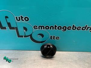 Gebruikte Schakelaar Koplamp Ihv Renault Kangoo (KC) 1.6 16V Prijs € 10,00 Margeregeling aangeboden door Autodemontagebedrijf Otte