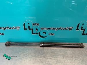 Gebruikte Gasdemper Motorkap Set Mini Mini Cooper S (R53) 1.6 16V Prijs € 15,00 Margeregeling aangeboden door Autodemontagebedrijf Otte
