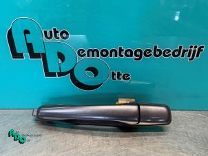 Używane Uchwyt drzwi lewych tylnych wersja 4-drzwiowa Mitsubishi Outlander (CU) 2.0 16V 4x2 Cena € 15,00 Procedura marży oferowane przez Autodemontagebedrijf Otte