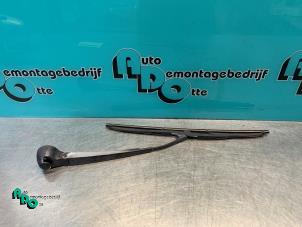 Używane Ramie wycieraczki tylnej Ford Galaxy (WGR) 2.3i 16V Cena € 10,00 Procedura marży oferowane przez Autodemontagebedrijf Otte