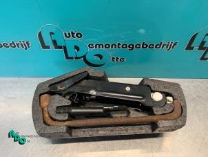 Begagnade Domkraftsset Citroen C1 1.0 12V Pris € 20,00 Marginaltabell erbjuds av Autodemontagebedrijf Otte