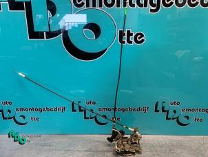 Begagnade Dörrmekanism, 4-dörrars, höger bak Daihatsu Cuore (L251/271/276) 1.0 12V DVVT Pris € 10,00 Marginaltabell erbjuds av Autodemontagebedrijf Otte