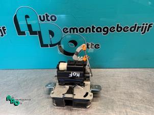 Używane Mechanizm zamka tylnej klapy Mitsubishi Colt (Z2/Z3) 1.3 16V Cena € 10,00 Procedura marży oferowane przez Autodemontagebedrijf Otte