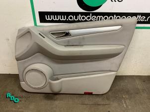 Begagnade List, framdörr, 4-dörrars, höger Mercedes B (W245) 2.0 B-200 16V Pris € 45,00 Marginaltabell erbjuds av Autodemontagebedrijf Otte