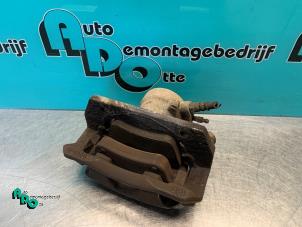 Begagnade Främre bromsok, vänster Mercedes B (W245) 2.0 B-200 16V Pris € 15,00 Marginaltabell erbjuds av Autodemontagebedrijf Otte