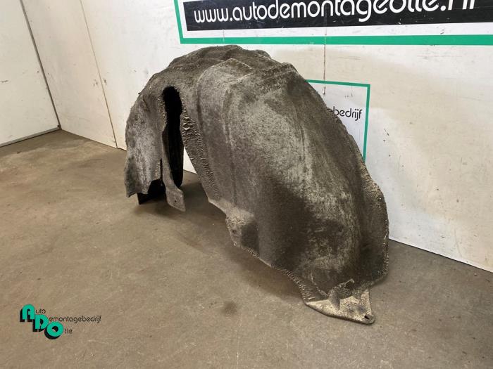 Isolering, hjulhus från en Volkswagen Golf VI (5K1) 1.4 TSI 122 16V 2009