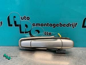 Gebruikte Portiergreep 4Deurs rechts-achter Lexus IS (E2) 200 2.0 24V Prijs € 20,00 Margeregeling aangeboden door Autodemontagebedrijf Otte