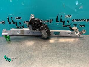 Begagnade Fönstermekanism, 4-dörrars, vänster fram Renault Scénic II (JM) 1.5 dCi 100 Pris € 40,00 Marginaltabell erbjuds av Autodemontagebedrijf Otte