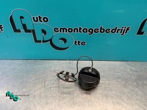 Używane Korek wlewu paliwa Mazda 5 (CR19) 1.8i 16V Cena € 15,00 Procedura marży oferowane przez Autodemontagebedrijf Otte