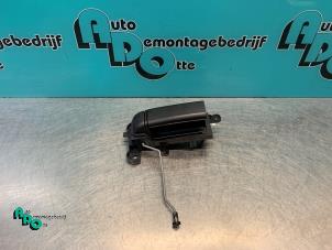 Używane Uchwyt drzwi lewych tylnych wersja 4-drzwiowa Mazda 5 (CR19) 1.8i 16V Cena € 20,00 Procedura marży oferowane przez Autodemontagebedrijf Otte