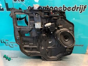 Używane Mechanizm szyby lewej przedniej wersja 4-drzwiowa Mazda 5 (CR19) 1.8i 16V Cena € 50,00 Procedura marży oferowane przez Autodemontagebedrijf Otte