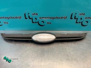 Begagnade Grill Ford Fiesta 6 (JA8) 1.6 16V Sport Pris € 20,00 Marginaltabell erbjuds av Autodemontagebedrijf Otte