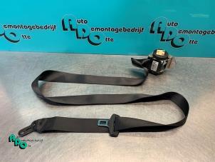 Begagnade Bakre säkerhetsbälte, höger BMW 1 serie (E87/87N) 118d 16V Pris € 25,00 Marginaltabell erbjuds av Autodemontagebedrijf Otte