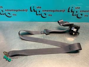 Begagnade Bakre säkerhetsbälte, höger Volvo V40 (VW) 2.0 16V Pris € 20,00 Marginaltabell erbjuds av Autodemontagebedrijf Otte