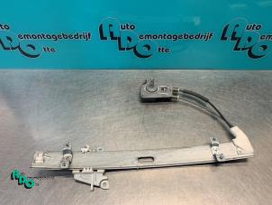 Gebruikte Ruitmechaniek 4Deurs rechts-voor Kia Rio (DC22/24) 1.3 Prijs € 30,00 Margeregeling aangeboden door Autodemontagebedrijf Otte