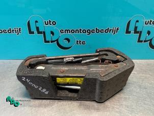 Begagnade Domkraftsset Citroen C1 1.0 12V Pris € 20,00 Marginaltabell erbjuds av Autodemontagebedrijf Otte