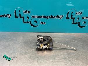 Używane Mechanizm blokady drzwi prawych przednich wersja 4-drzwiowa Daihatsu YRV (M2) 1.0 12V DVVT STi Cena € 15,00 Procedura marży oferowane przez Autodemontagebedrijf Otte