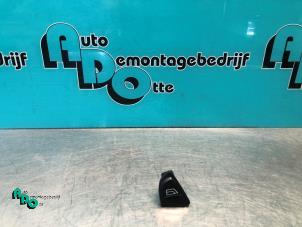 Gebruikte Elektrisch Raam Schakelaar Ford Ka II 1.2 Prijs € 15,00 Margeregeling aangeboden door Autodemontagebedrijf Otte
