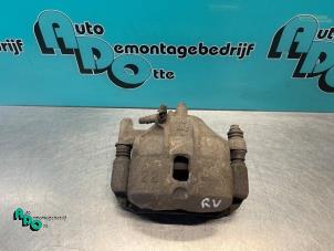 Begagnade Främre bromsok, höger Hyundai Getz 1.4i 16V Pris € 30,00 Marginaltabell erbjuds av Autodemontagebedrijf Otte