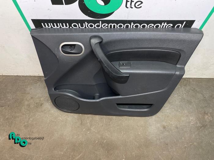 Dörrlist, 2-dörrars, höger från en Mercedes-Benz Citan (415.6) 1.5 109 CDI 2016