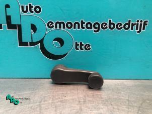 Begagnade Fönsterreglage Volkswagen Golf III (1H1) 1.6 i Pris € 5,00 Marginaltabell erbjuds av Autodemontagebedrijf Otte