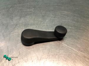 Begagnade Fönsterreglage Volkswagen Golf III (1H1) 1.6 i Pris € 5,00 Marginaltabell erbjuds av Autodemontagebedrijf Otte