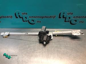 Gebruikte Raammechaniek 2Deurs rechts-voor Opel Vivaro 2.0 CDTI Prijs € 20,00 Margeregeling aangeboden door Autodemontagebedrijf Otte