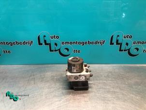 Begagnade ABS-pump Opel Astra H (L48) 1.6 16V Twinport Pris € 100,00 Marginaltabell erbjuds av Autodemontagebedrijf Otte