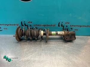 Gebruikte Schokdemperpoot links-voor Mitsubishi Colt (Z2/Z3) 1.1 12V Prijs € 20,00 Margeregeling aangeboden door Autodemontagebedrijf Otte