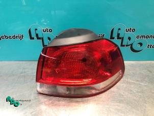 Begagnade Baklykta, höger Volkswagen Golf VI (5K1) 1.4 TSI 160 16V Pris € 25,00 Marginaltabell erbjuds av Autodemontagebedrijf Otte