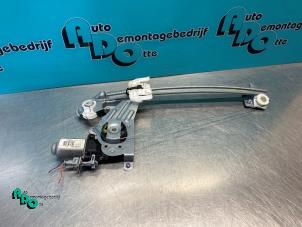 Gebruikte Raammechaniek 4Deurs rechts-achter Peugeot 206 (2A/C/H/J/S) 1.6 16V Prijs € 10,00 Margeregeling aangeboden door Autodemontagebedrijf Otte