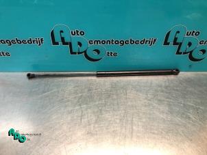 Gebruikte Kofferdekseldemper links-achter Citroen C1 1.0 12V Prijs € 10,00 Margeregeling aangeboden door Autodemontagebedrijf Otte