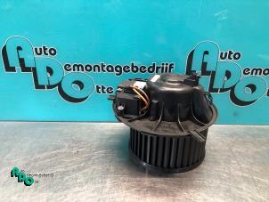 Begagnade Fläktmotor för uppvärmning och ventilation Volkswagen Golf VI (5K1) 2.0 TDI 16V Pris € 30,00 Marginaltabell erbjuds av Autodemontagebedrijf Otte