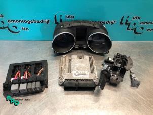 Używane Stacyjka + sterownik Volkswagen Golf VI (5K1) 2.0 TDI 16V Cena € 225,00 Procedura marży oferowane przez Autodemontagebedrijf Otte