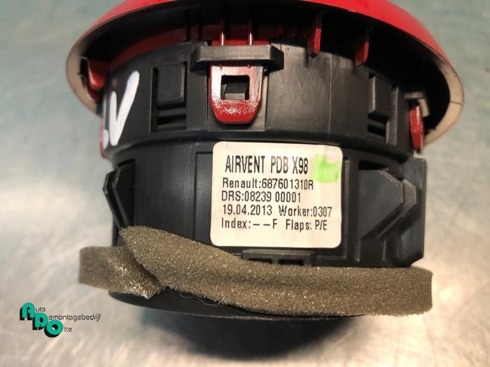 Luftmunstycke, instrumentbräda från en Renault Clio IV (5R) 0.9 Energy TCE 90 12V 2013
