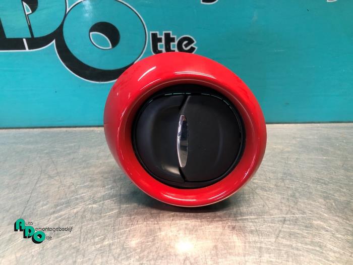 Luftmunstycke, instrumentbräda från en Renault Clio IV (5R) 0.9 Energy TCE 90 12V 2013