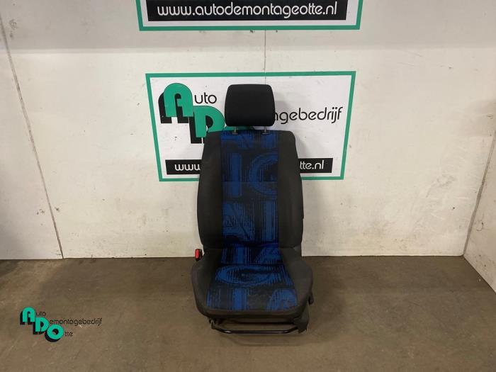 Stoel links van een Opel Agila (B) 1.2 16V 2011