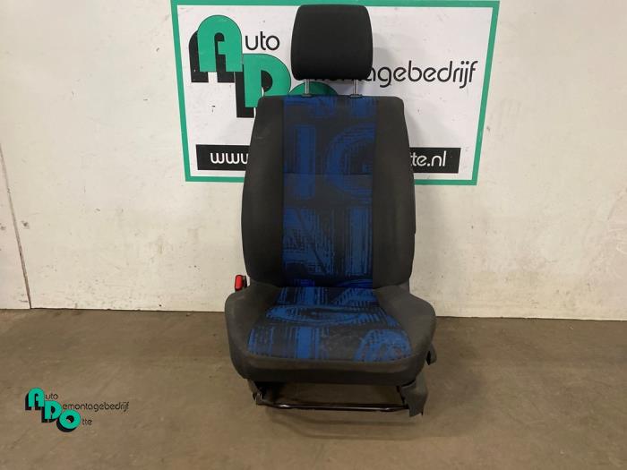 Stoel links van een Opel Agila (B) 1.2 16V 2011